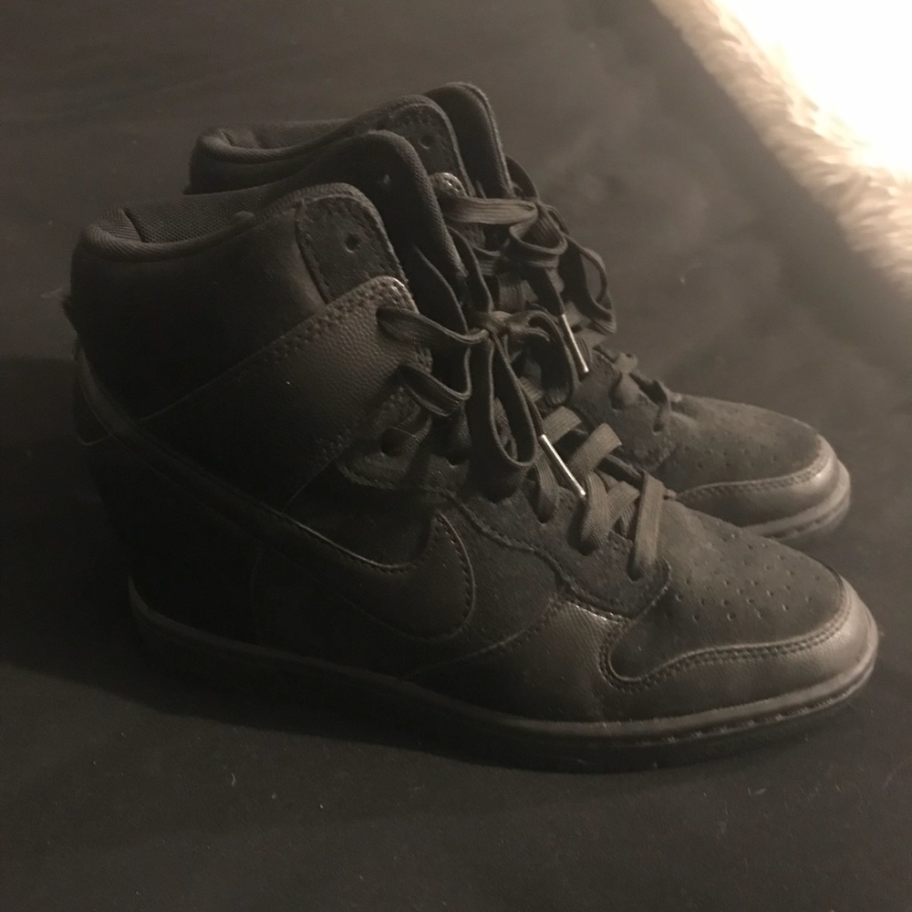 Black Nike Heel/Wedge Sneakers/Tennis Shoes Size 7